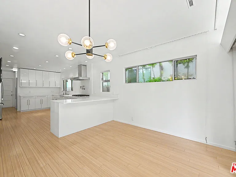 9512 Duxbury Ln — Photo 8