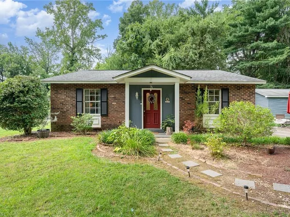 2885 Aztec Ct, Winston Salem, NC 27103