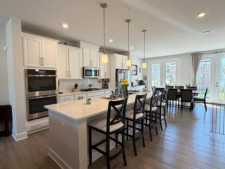 10802 Foxtrot Cir — Photo 2