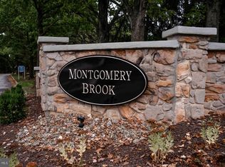 815 Foxmeadow Dr, Royersford, PA 19468