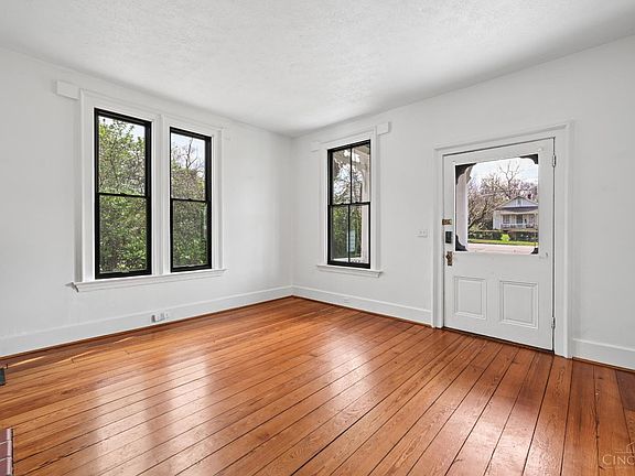 4th image of 24 E Sharon Rd