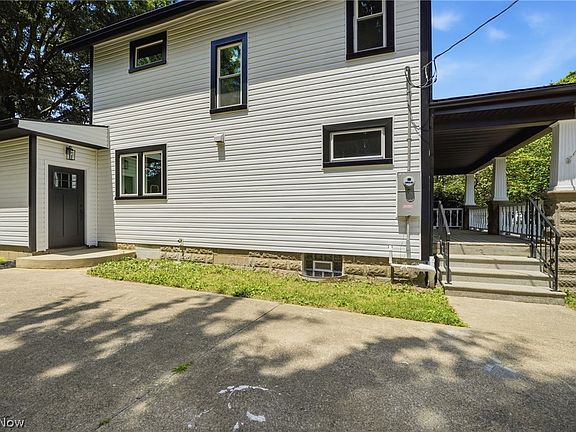 3rd image of 313 S Summit St