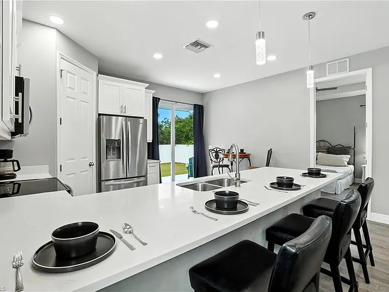 10140 Carolina St — Photo 10