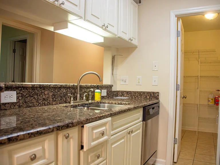 1010 Kingswood Dr #G — Photo 9