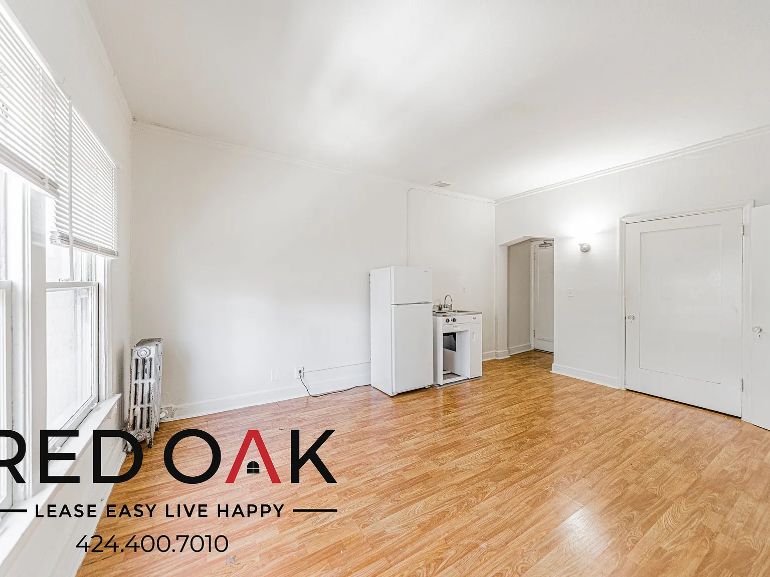 Bright Studio with Open Floor Plan and Hardwood-Style Floors ~ In Koreatown! — Photo 4