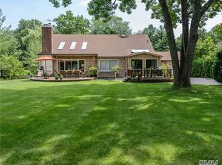 55 Cardinal Rd, Manhasset, NY 11030