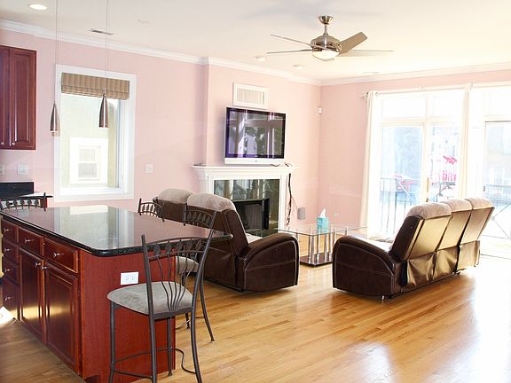 2nd image of 7325 N Oakley Ave APT 2