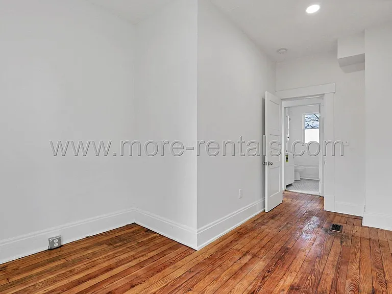 634 E Mithoff St — Photo 16