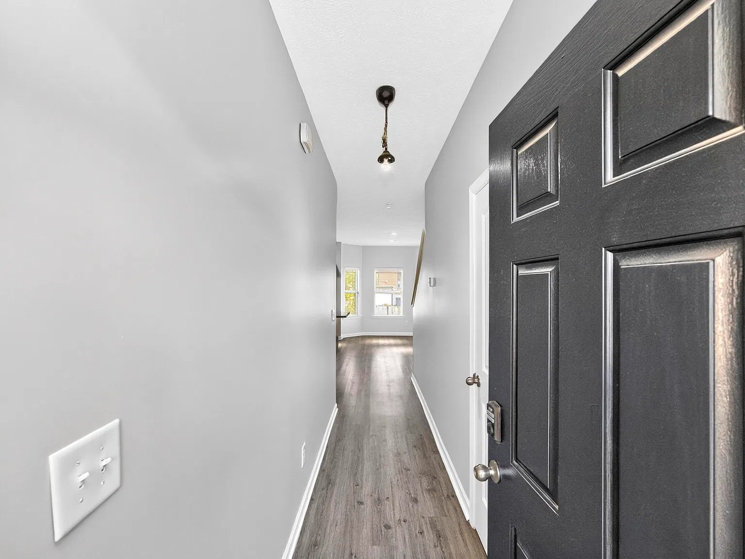 3 bed, 2.5 bath, 2249 sqft, $2,500 — Photo 2