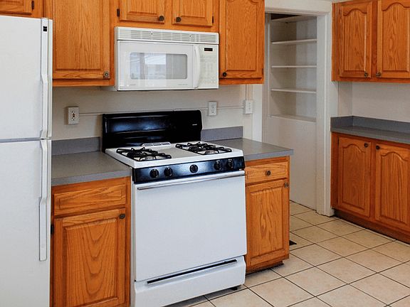 4th image of 75 Chittenden Ave