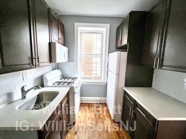 662 Avenue A APT 4, Bayonne, NJ 07002