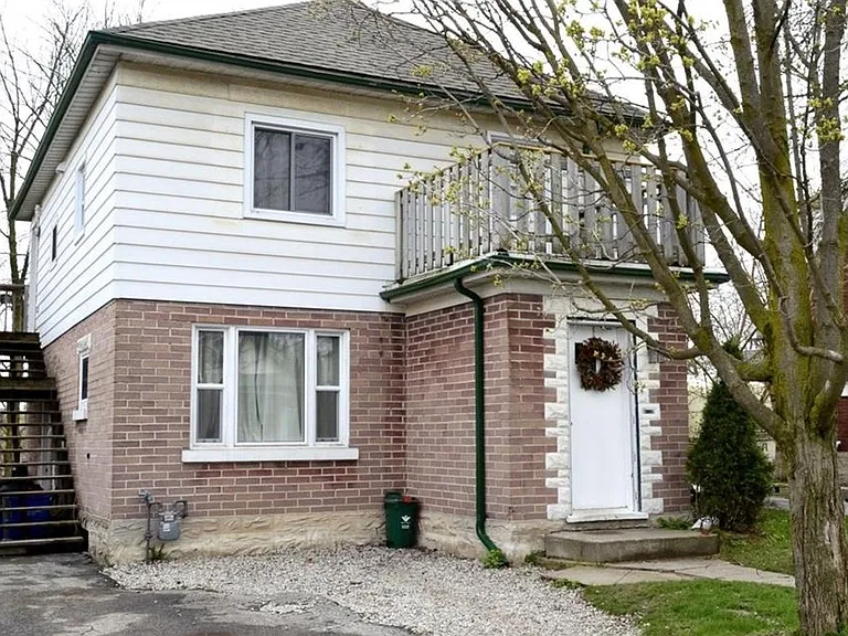 461 Victoria St S #B — Photo 1