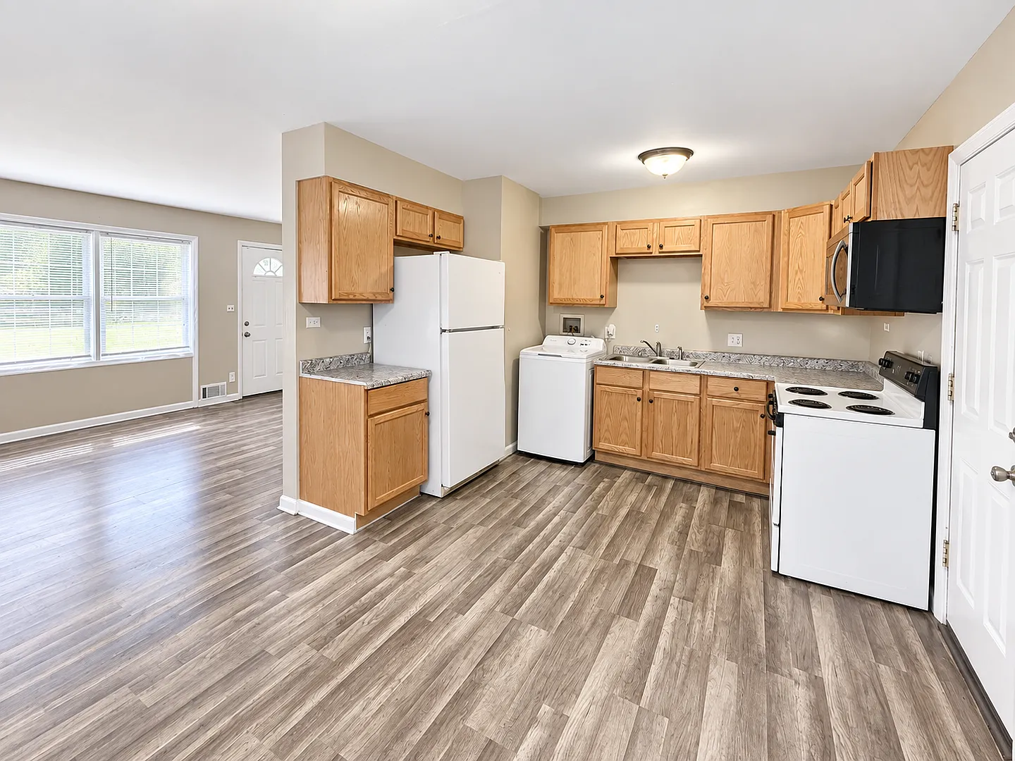 Coming Soon Cozy 3-Bedroom Home with 1-Car Garage — Photo 4