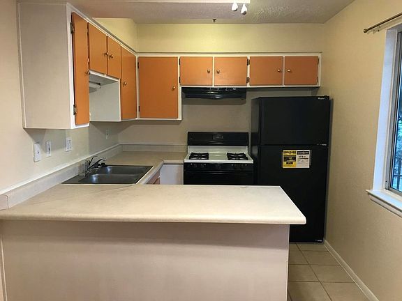 5th image of 3913 Ortiz Ct NE APT D
