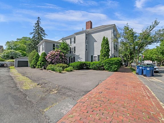 4th image of 395 Essex St