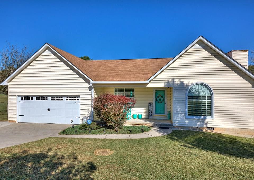 1st image of 15 Valley Creek Dr