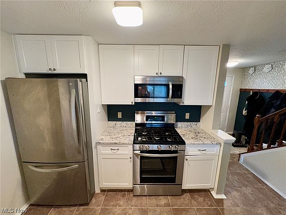 3rd image of 1927 Ridge Meadow Ct