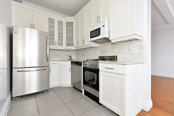 Rented by Buchbinder & Warren | media 8