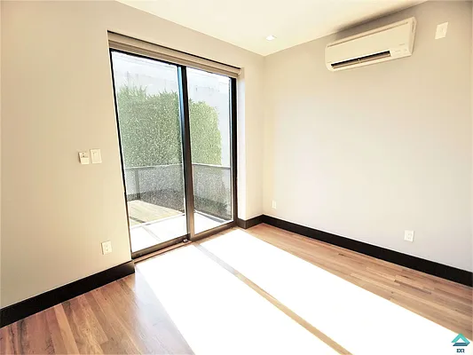 Rented by EXR | media 37