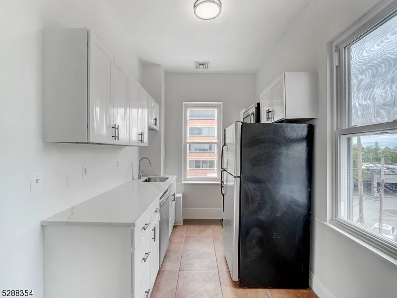 2 bed, 1.0 bath, $2,400 — Photo 3