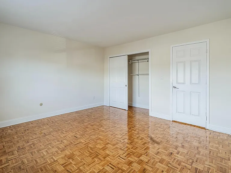 Imperial Apartments — Photo 12