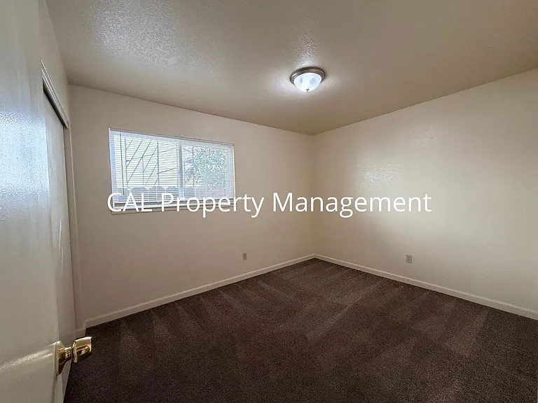 1059 N Sanborn Rd — Photo 12