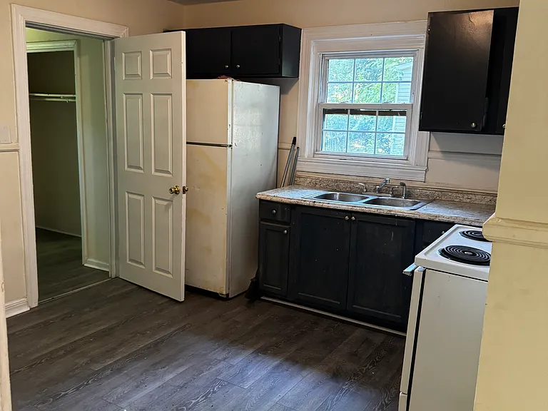 1611 Gray Ave — Photo 6