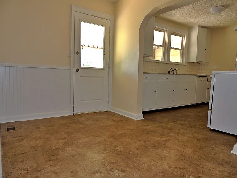 115 Park Dr — Photo 3