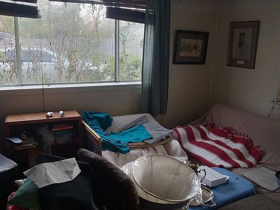4th image of 118 Forrest St