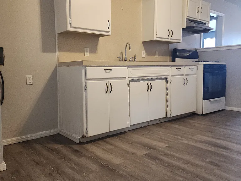 5929 S Regina Ave — Photo 5