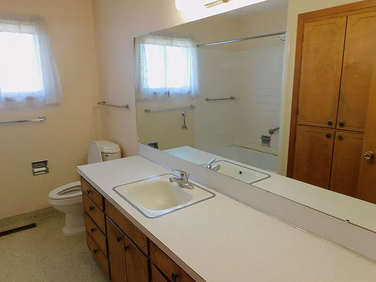 1133 N Howard Ave — Photo 10