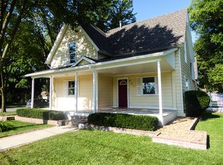 220 6th St SW, Waverly, IA 50677