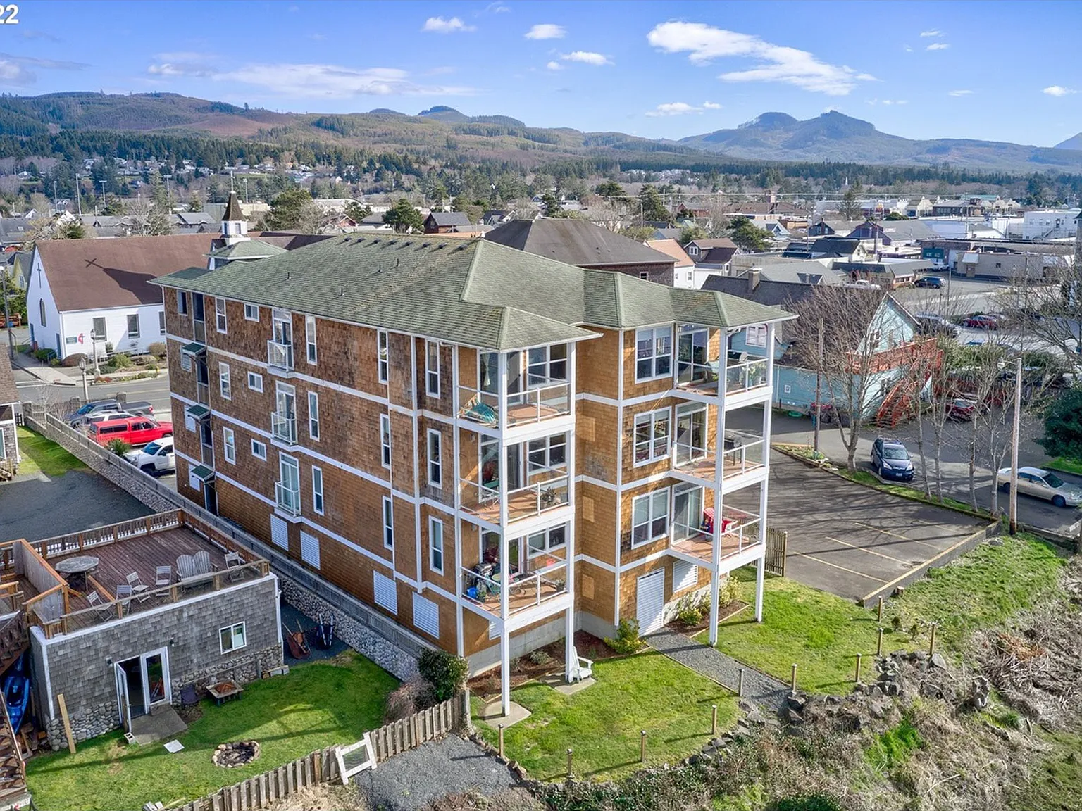 2 Bedroom, 2 Bath.. Location Location Location.... River Views!! — Photo 1