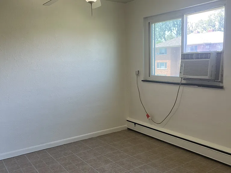 910 Cherry Dr #8 — Photo 4