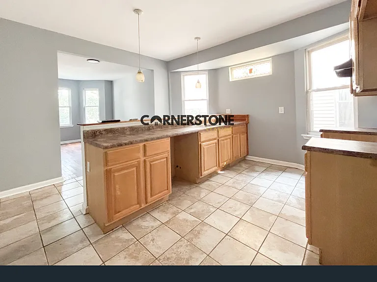 39 Seymour Ave — Photo 7