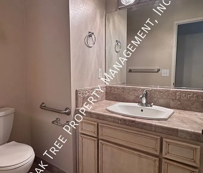 2370 Robinwood Ave — Photo 15