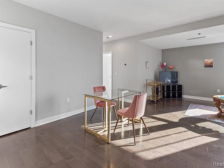 525 W Lafayette Blvd #13C — Photo 4
