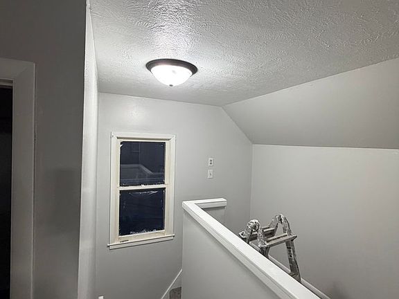 2nd image of 623 S Willow Ave