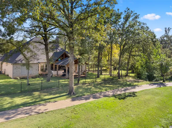 183 Colonial Dr, Mabank, TX 75156