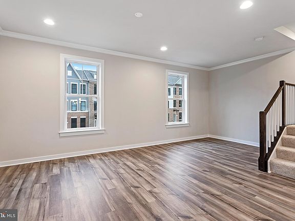 5th image of 217 Willis St