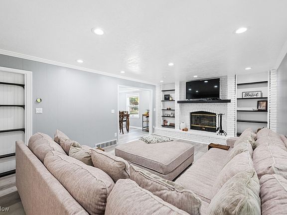 2nd image of 10054 Beaconsfield Dr