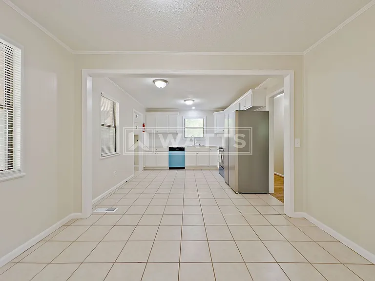 1036 Rose Hill Cir — Photo 3