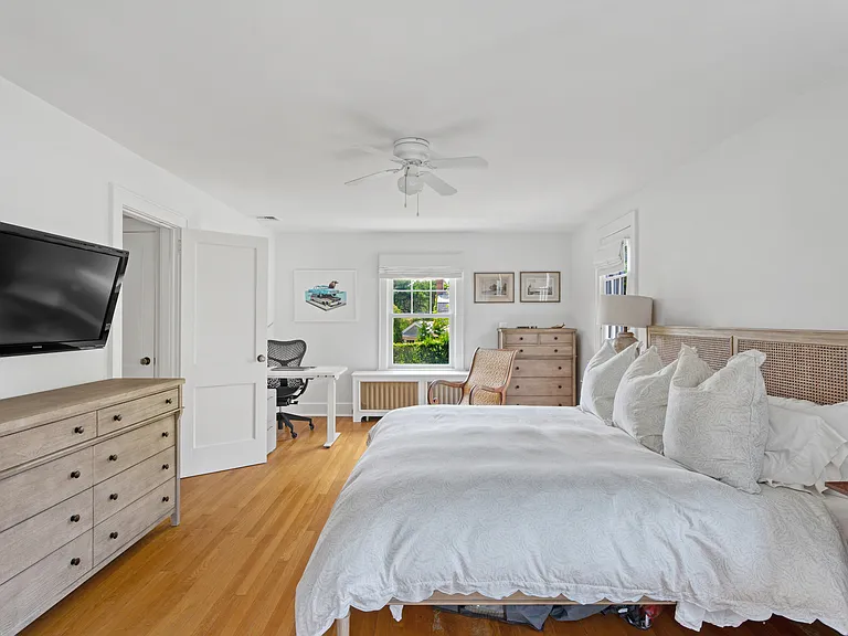 39 Huntting St — Photo 12