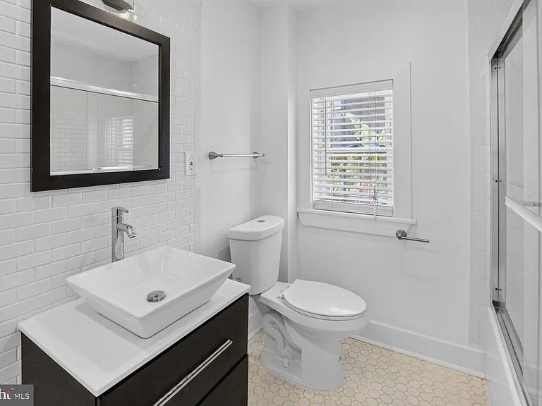 815 L St SE #1 — Photo 14