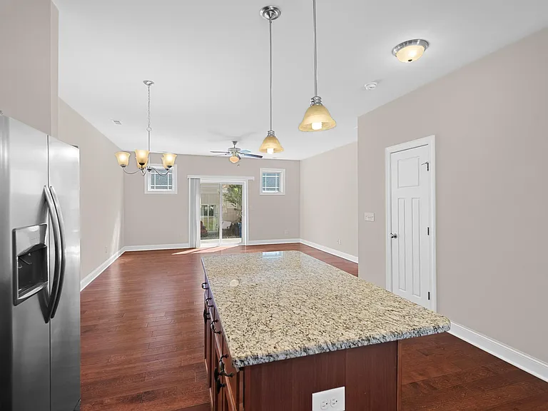 3950 Amelia Park Dr — Photo 6
