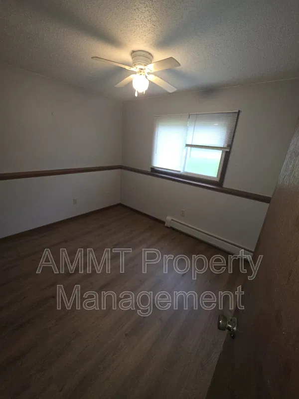 2 bed, 1.0 bath, $950 — Photo 4