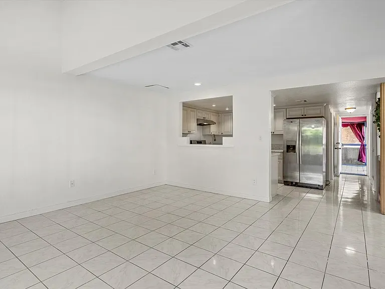 200 E Windsor Rd #1 — Photo 8