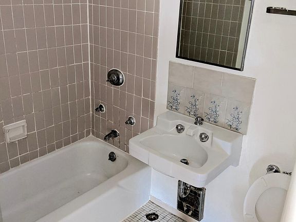 5th image of 1451 E 55th St #214N
