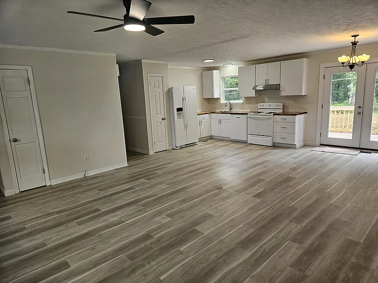 5801 Oakhaven Dr — Photo 3
