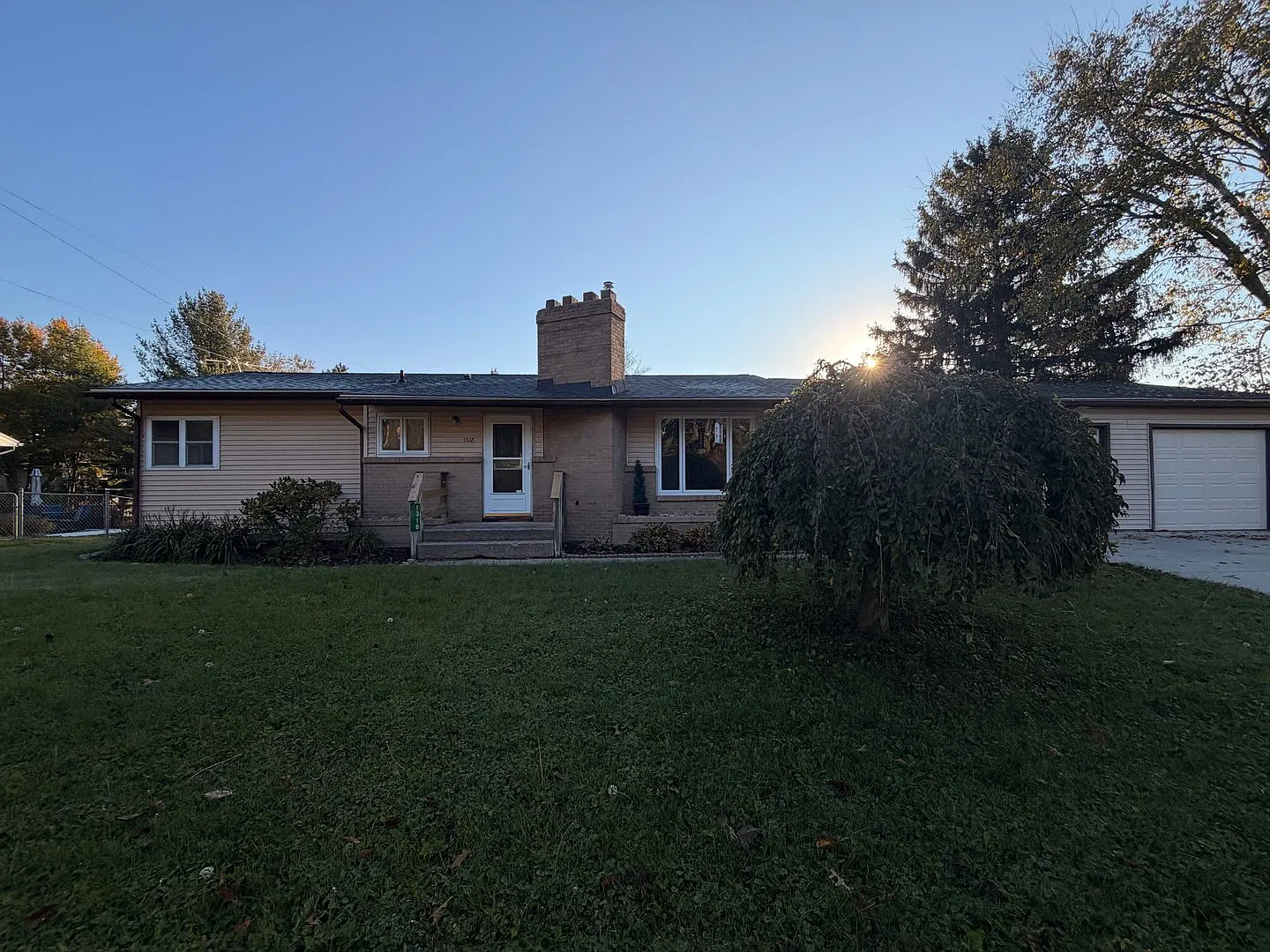 4 Bedroom Ranch - Forest Hills Schools — Photo 2